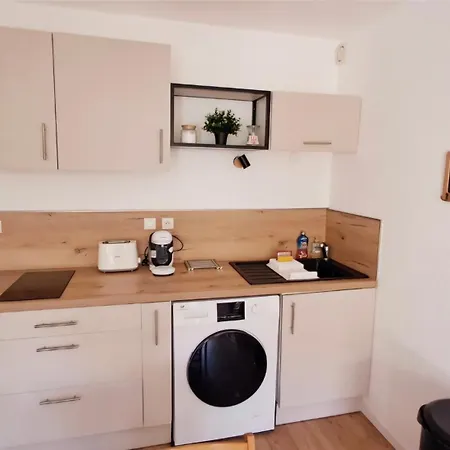 Appartement Refait A Neuf, Climatise, En Rez-de-jardin, A 30 Secondes De La Narbonne-Plage